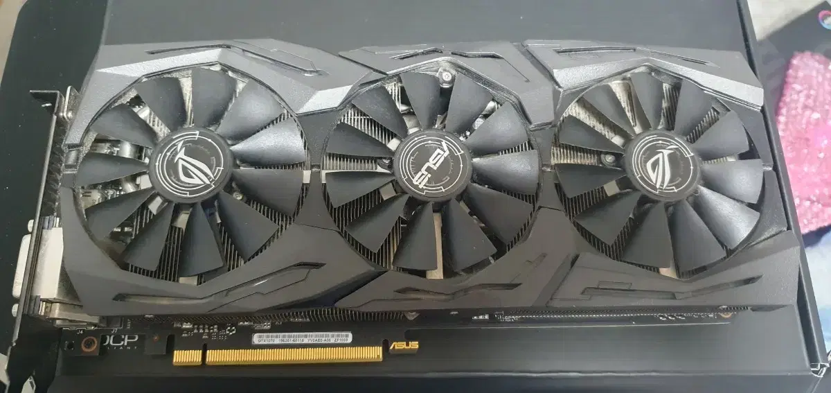 ASUS ROG Strix GTX 1070 그래픽카드